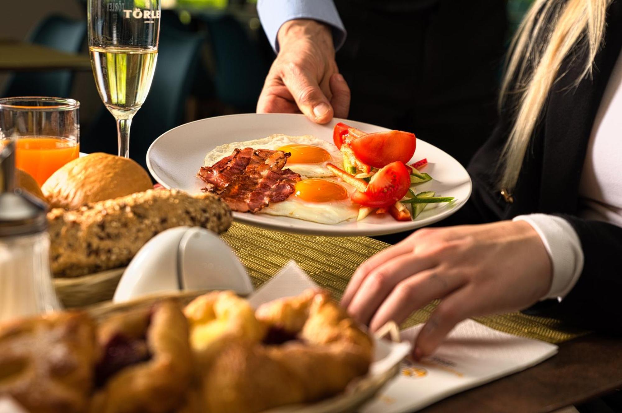 Akademia Hotel Balatonfüred Eksteriør bilde